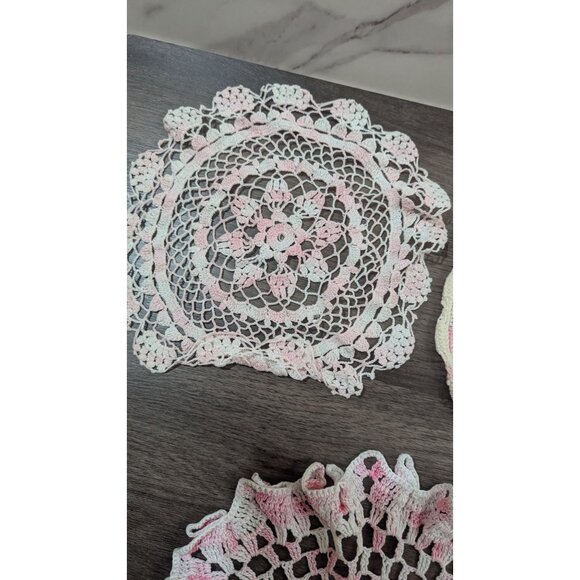 Vintage Hand-Crocheted Pink & White Doilies Set Of 3 Floral & Lace Design 10-12" - Picture 4 of 6